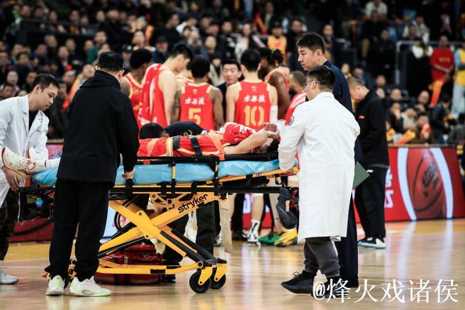 孙铭徽20+7胡金秋24分 广厦6人上双击败四川