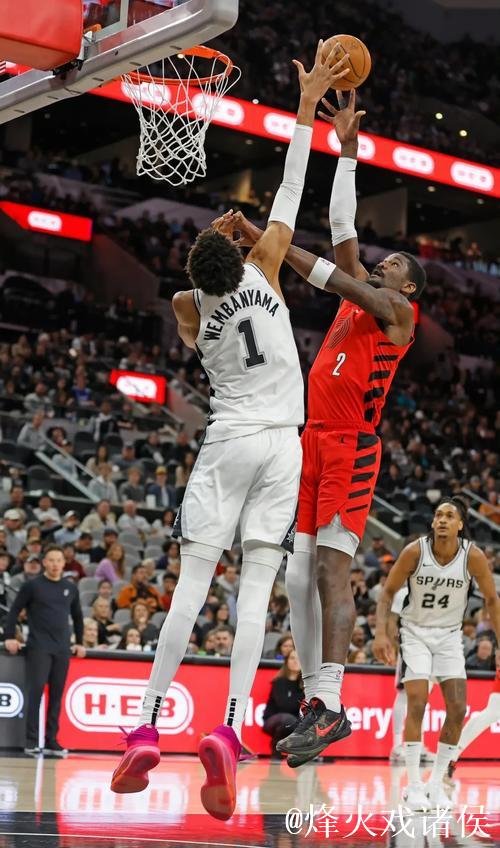 文班亚马复出30分阿尔达马制胜盖帽 马刺不敌灰熊