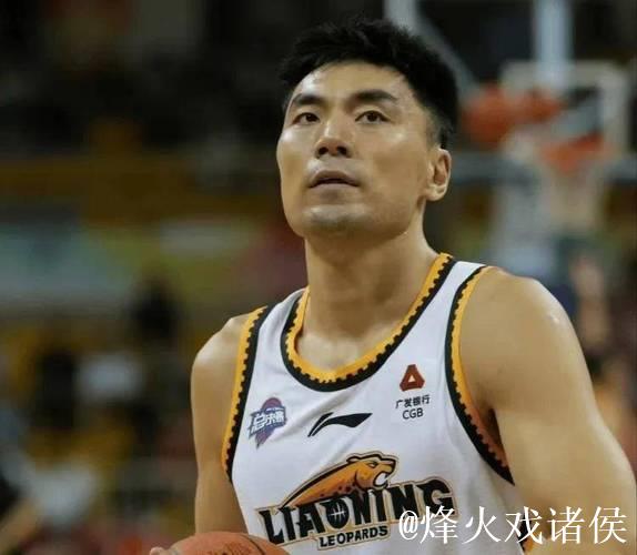 李晓旭迎来CBA生涯700场里程碑 身前只剩周鹏 李晓旭迎来CBA生涯700场里程碑 身前只剩周鹏